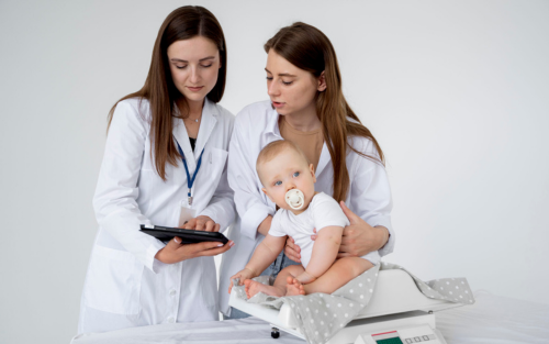 Doctors with a baby on a scale, focusing on healthcare in Chhatrapati Sambhajinagar.